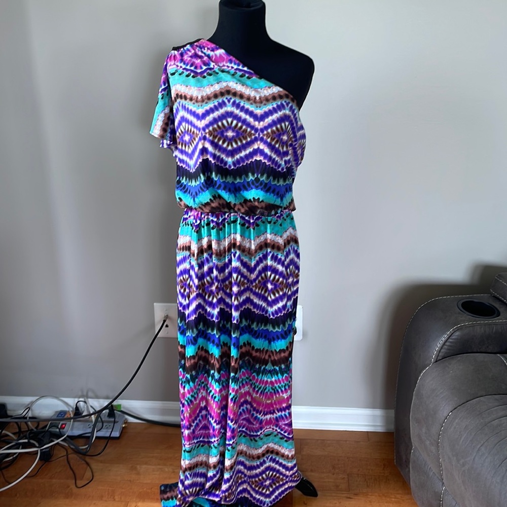 Line new!  Maggy London size 10 beautiful dress!